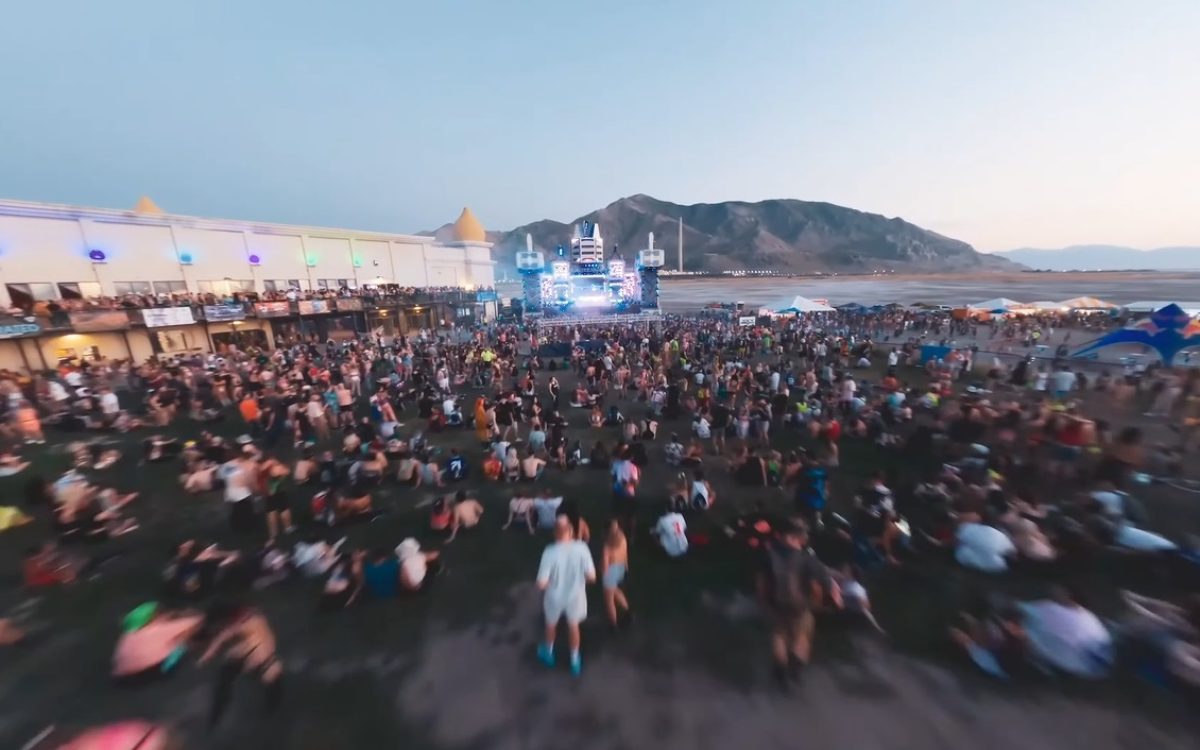 Fotografía aérea de eventos grabados con dron. Vista panorámica desde el cielo que captura la emoción y la energía de un evento especial, capturada de una manera única y espectacular.